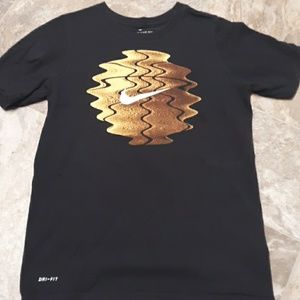 DriFit Nike shirt size M